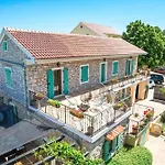 Bozini Dvori- Villa With Pool, Sauna , Jacuzzi And Multifunkcional Sport Court Villa *