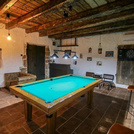 فيلة Bozini Dvori- With Pool, Sauna , Jacuzzi And Multifunkcional Sport Court بيوغْغاد نا موغو
