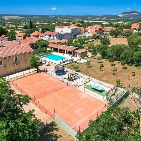 Bozini Dvori- With Pool, Sauna , Jacuzzi And Multifunkcional Sport Court *