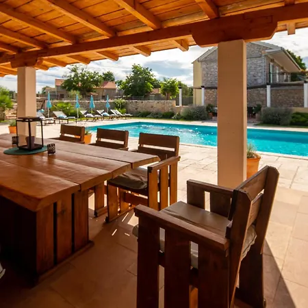 Bozini Dvori- With Pool, Sauna , Jacuzzi And Tennis Court Biograd Na Moru