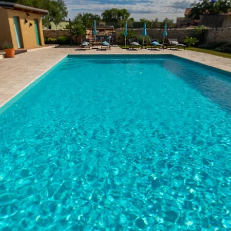 Bozini Dvori- With Pool, Sauna , Jacuzzi And Tennis Court Villa