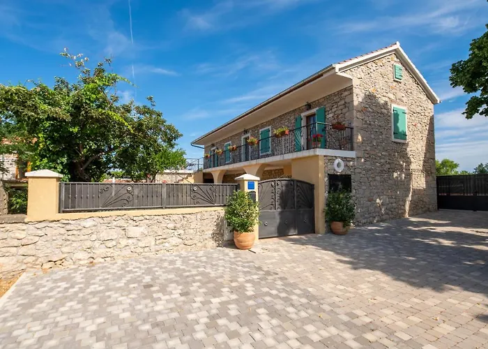 Bozini Dvori- With Pool, Sauna , Jacuzzi And Tennis Court 빌라 비오그라드나모루