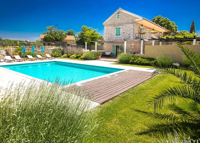 Bozini Dvori- With Pool, Sauna , Jacuzzi And Tennis Court Villa *