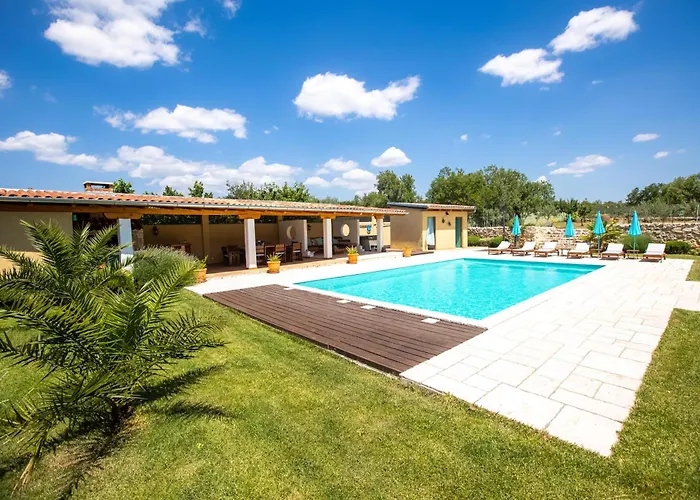 Bozini Dvori- With Pool, Sauna , Jacuzzi And Tennis Court Villa