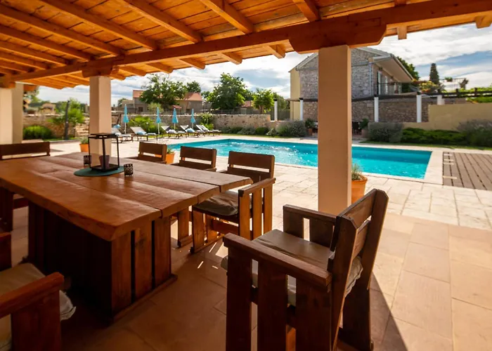Bozini Dvori- With Pool, Sauna , Jacuzzi And Tennis Court Biograd na Moru