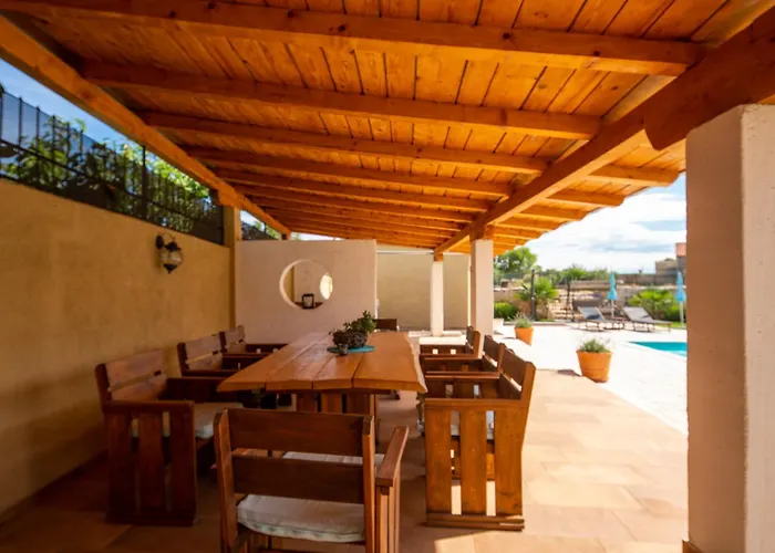 Bozini Dvori- With Pool, Sauna , Jacuzzi And Tennis Court Villa *