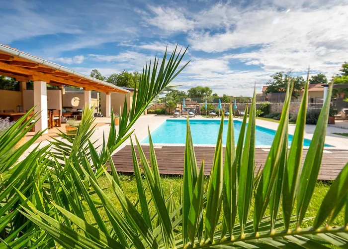 빌라 Bozini Dvori- With Pool, Sauna , Jacuzzi And Tennis Court 비오그라드나모루