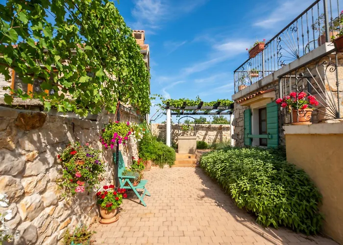Bozini Dvori- With Pool, Sauna , Jacuzzi And Tennis Court