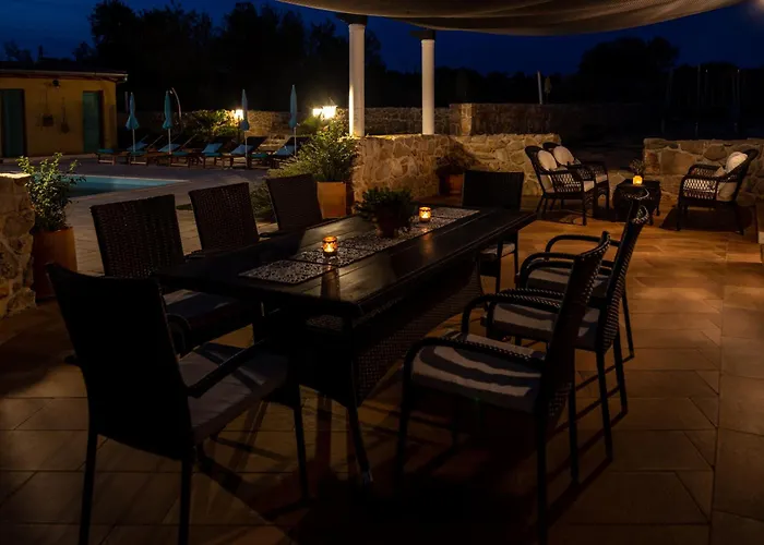 Bozini Dvori- With Pool, Sauna , Jacuzzi And Tennis Court 빌라 *