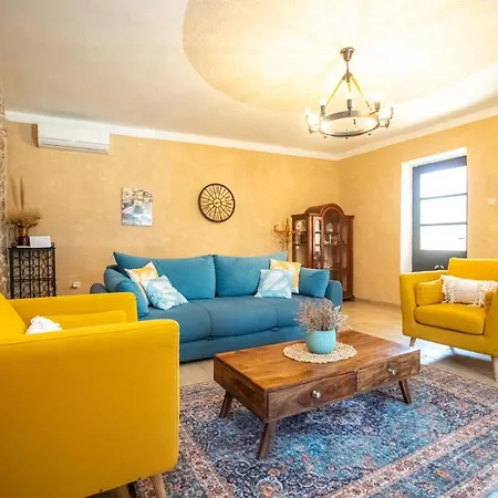 וילה Bozini Dvori- With Pool, Sauna , Jacuzzi And Multifunkcional Sport Court ביוגראד נה מורו