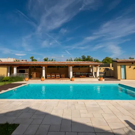 Bozini Dvori- With Pool, Sauna , Jacuzzi And Multifunkcional Sport Court 빌라 *