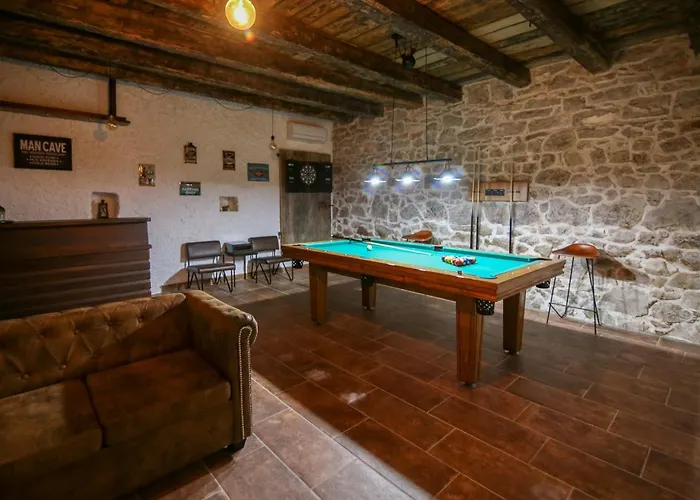 Вилла Bozini Dvori- With Pool, Sauna , Jacuzzi And Tennis Court *