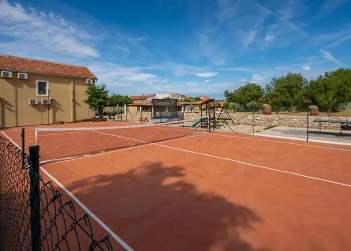 Bozini Dvori- With Pool, Sauna , Jacuzzi And Tennis Court * Биоград-на-Мору