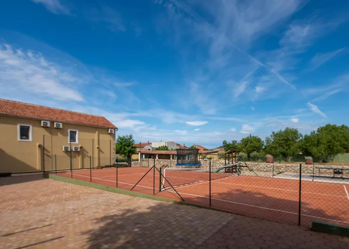 Вилла Bozini Dvori- With Pool, Sauna , Jacuzzi And Tennis Court Биоград-на-Мору