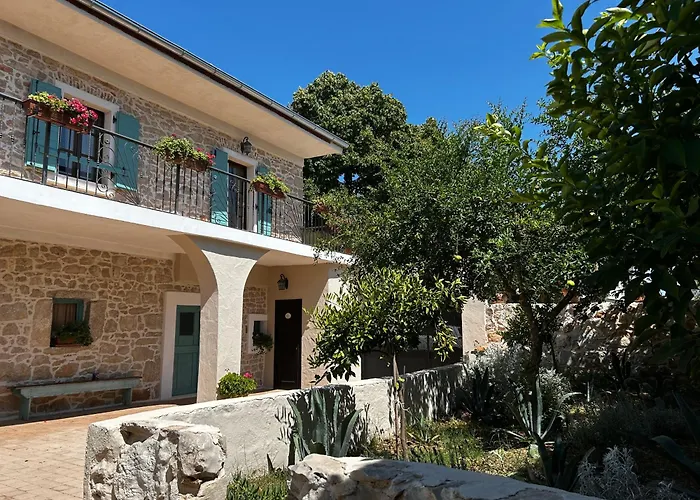 Bozini Dvori- With Pool, Sauna , Jacuzzi And Tennis Court Биоград-на-Мору