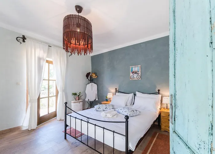 Bozini Dvori- With Pool, Sauna , Jacuzzi And Tennis Court * Биоград-на-Мору